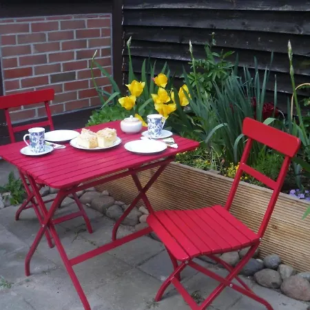 Apartment In Mit Terrasse Und Garten Wismar