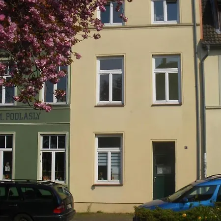 In Mit Terrasse Und Garten Apartment Wismar