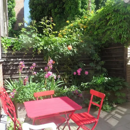 Apartment In Mit Terrasse Und Garten